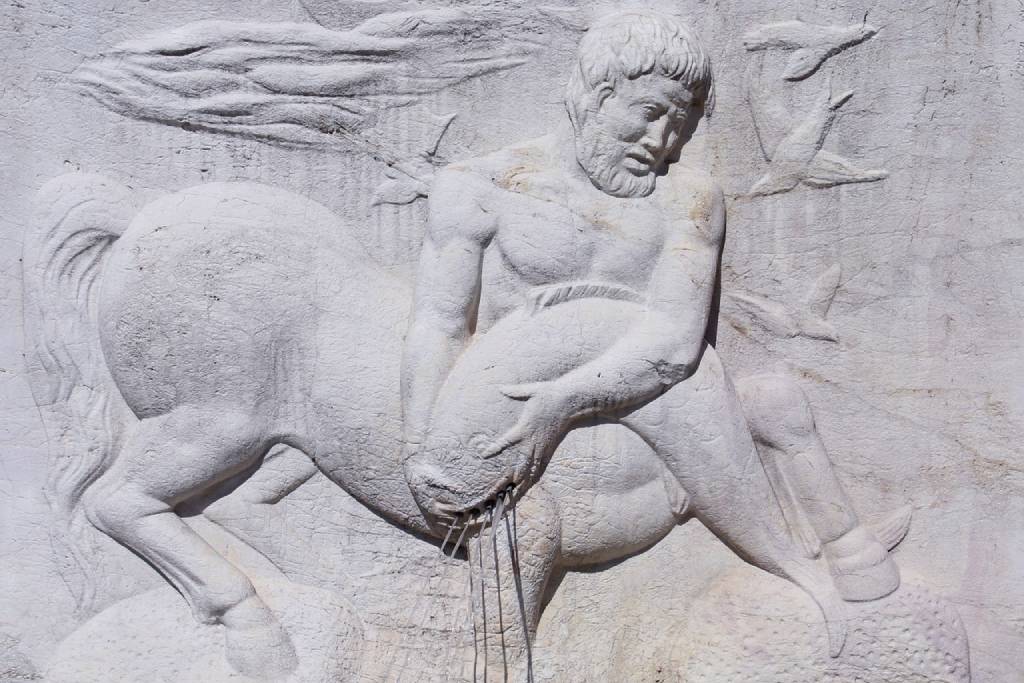 centaur - płaskorzeźba